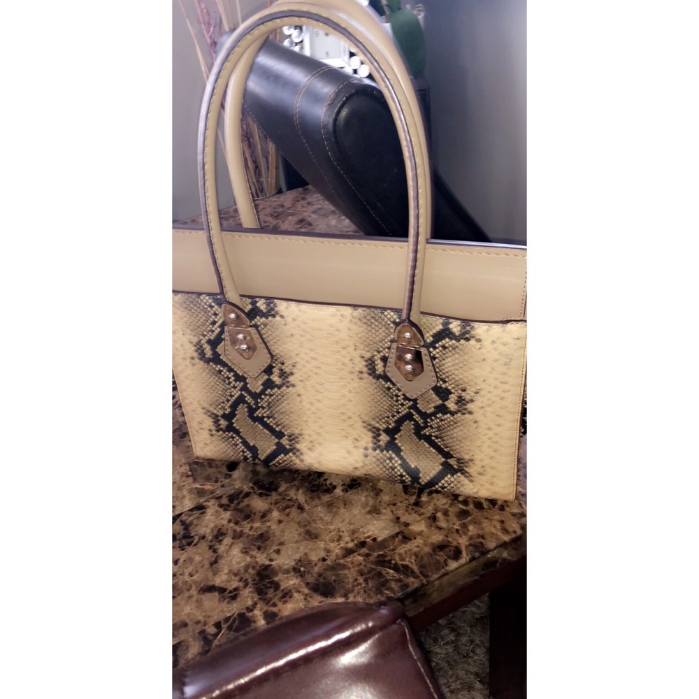 Henri Bendel handbag - Picture 3 of 5